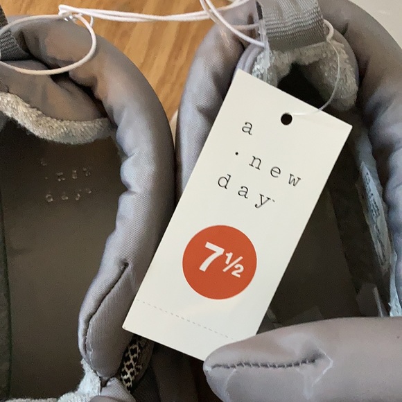 Women’s ankle grey boots/shoes. NWT! A New Day /target. Size 7 1/2 - Picture 3 of 6